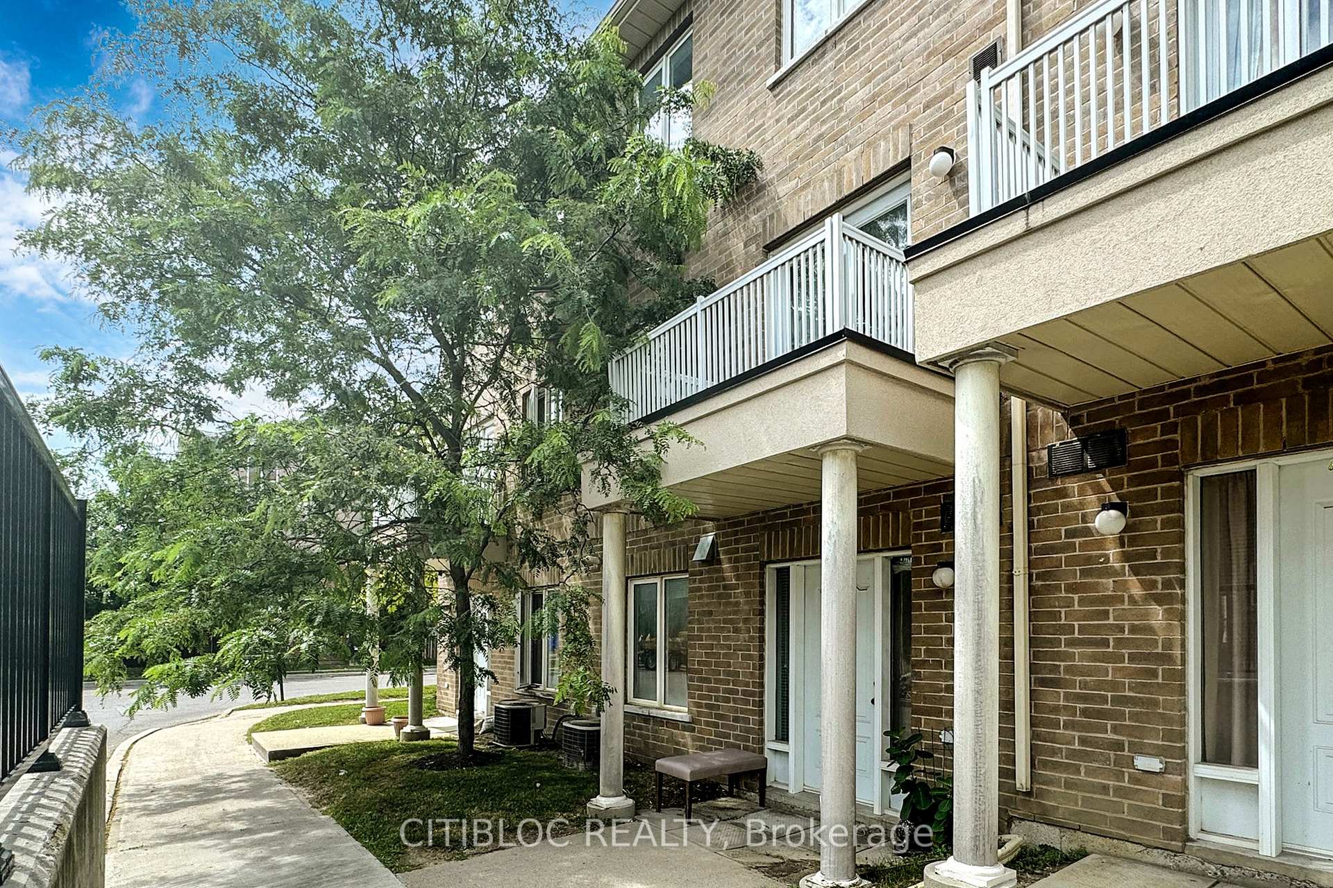 4 Bedrooms Condo at 3029 Finch, Toronto For sale
