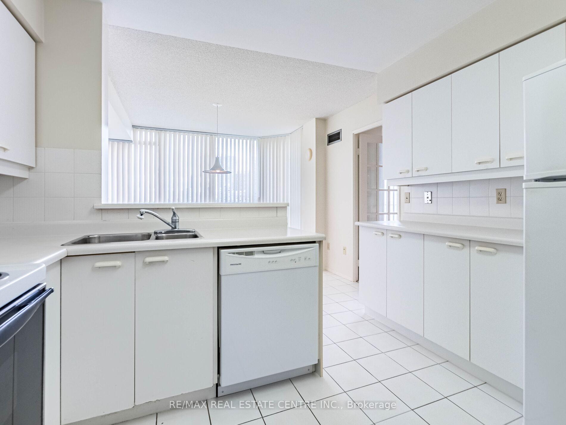 1 Bedroom Condo at 55 Elm, Mississauga For sale