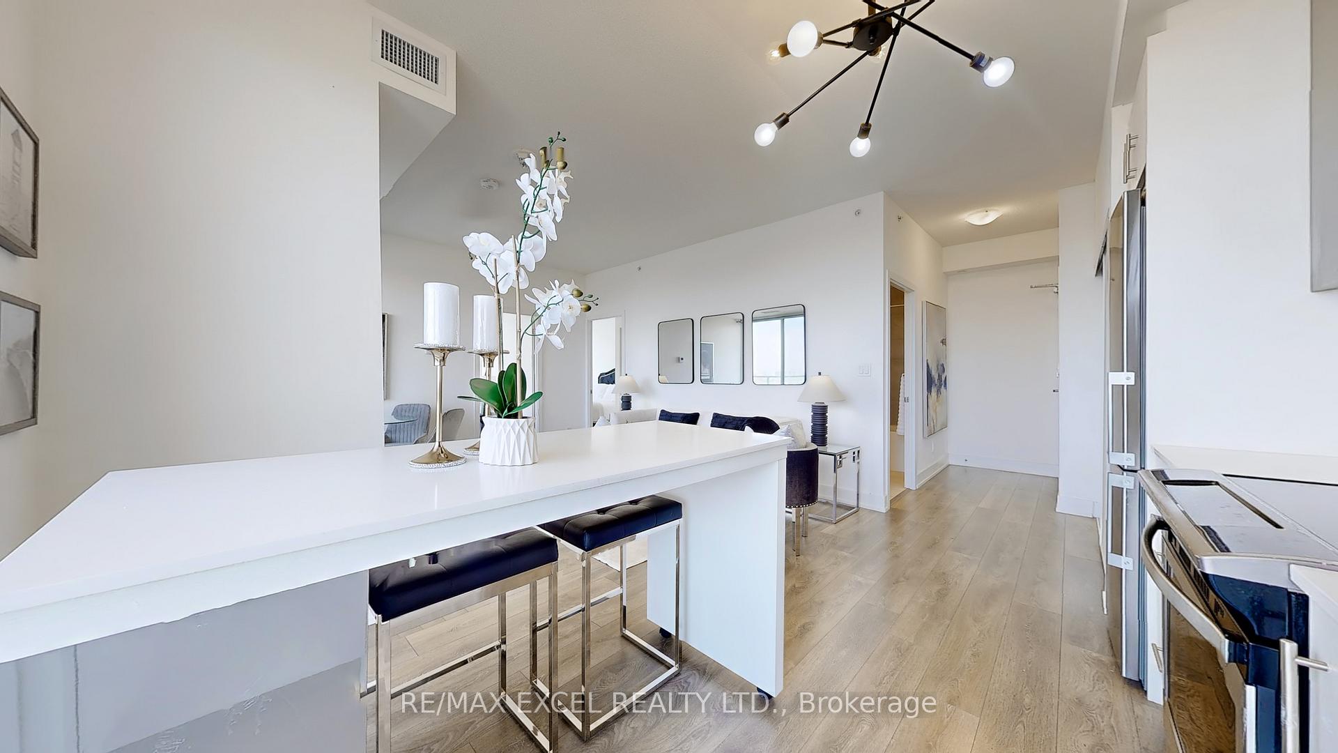 2 Bedrooms Condo at 180 Fairview Mall, Toronto For sale