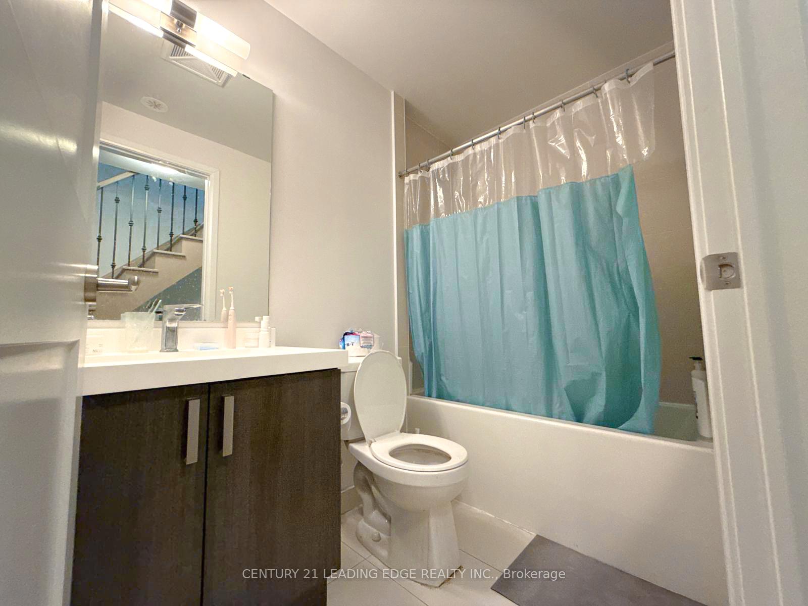 4 Bedrooms Condo at 1050 Portage,  Vaughan For sale