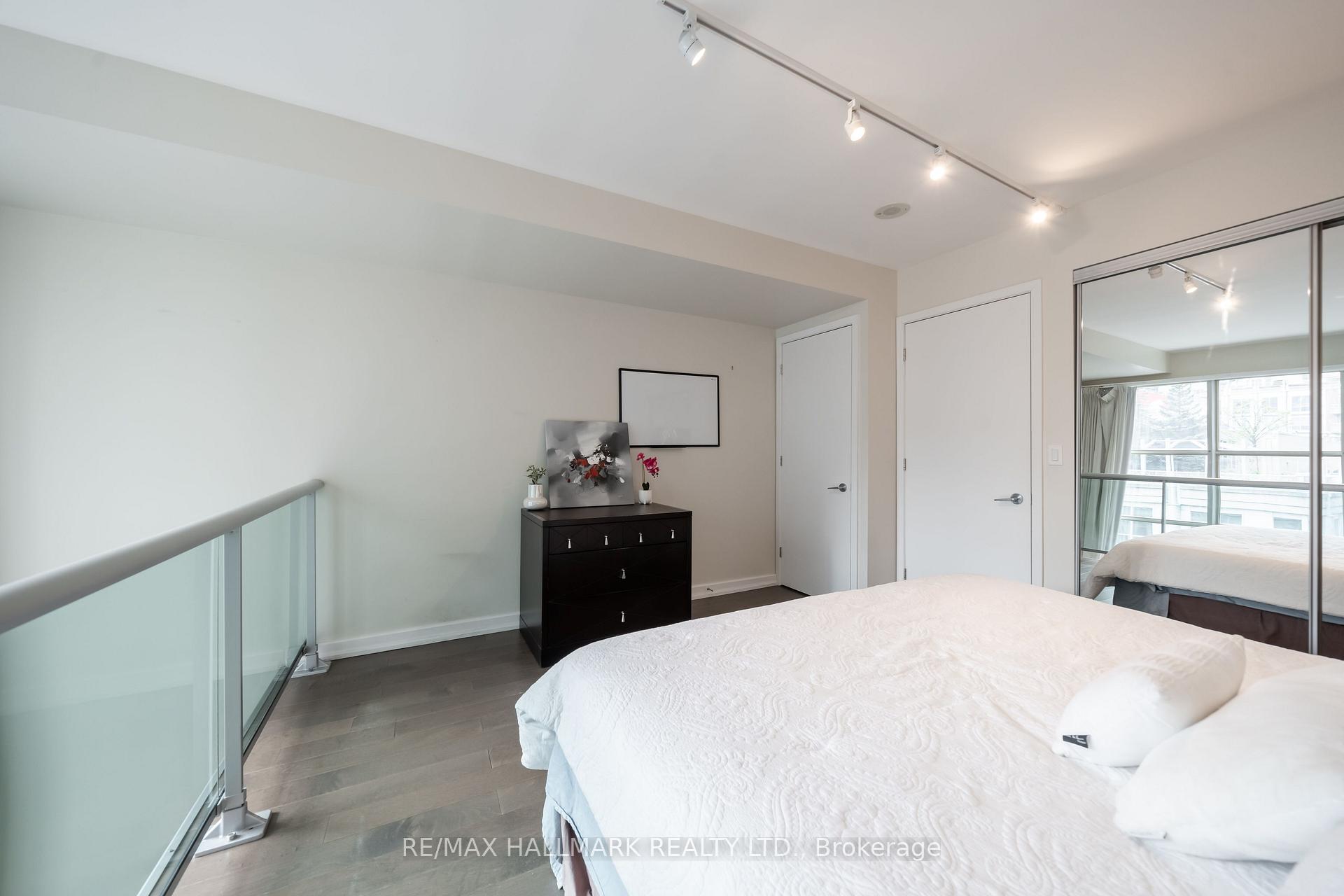 2 Bedrooms Condo at 36 Blue Jays,  Toronto For sale