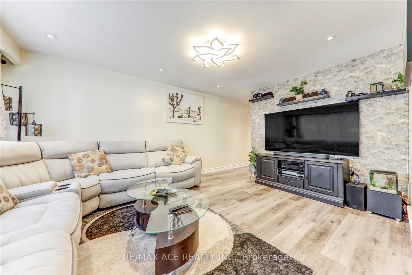 3 Bedrooms Condo at 82 St. Andrews, Hamilton For sale