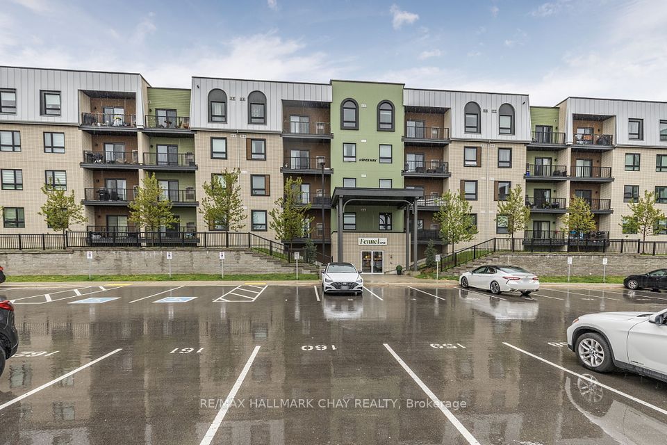 #208 - 6 Spice Way, Barrie, ON L9J 0J9