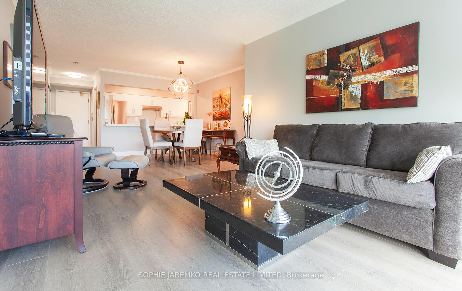 3 Bedrooms Condo at 22 Southport, Toronto For sale