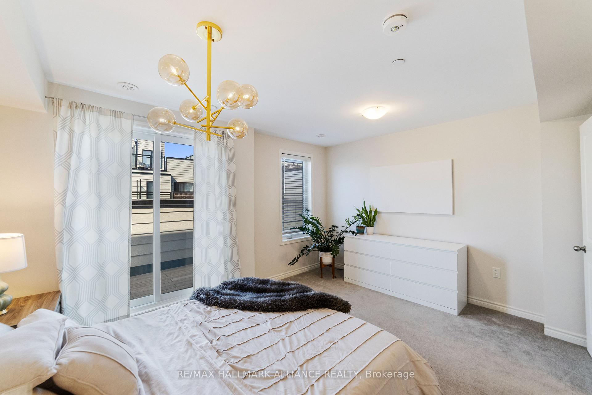 3 Bedrooms Condo at 1150 Stroud, Mississauga For sale