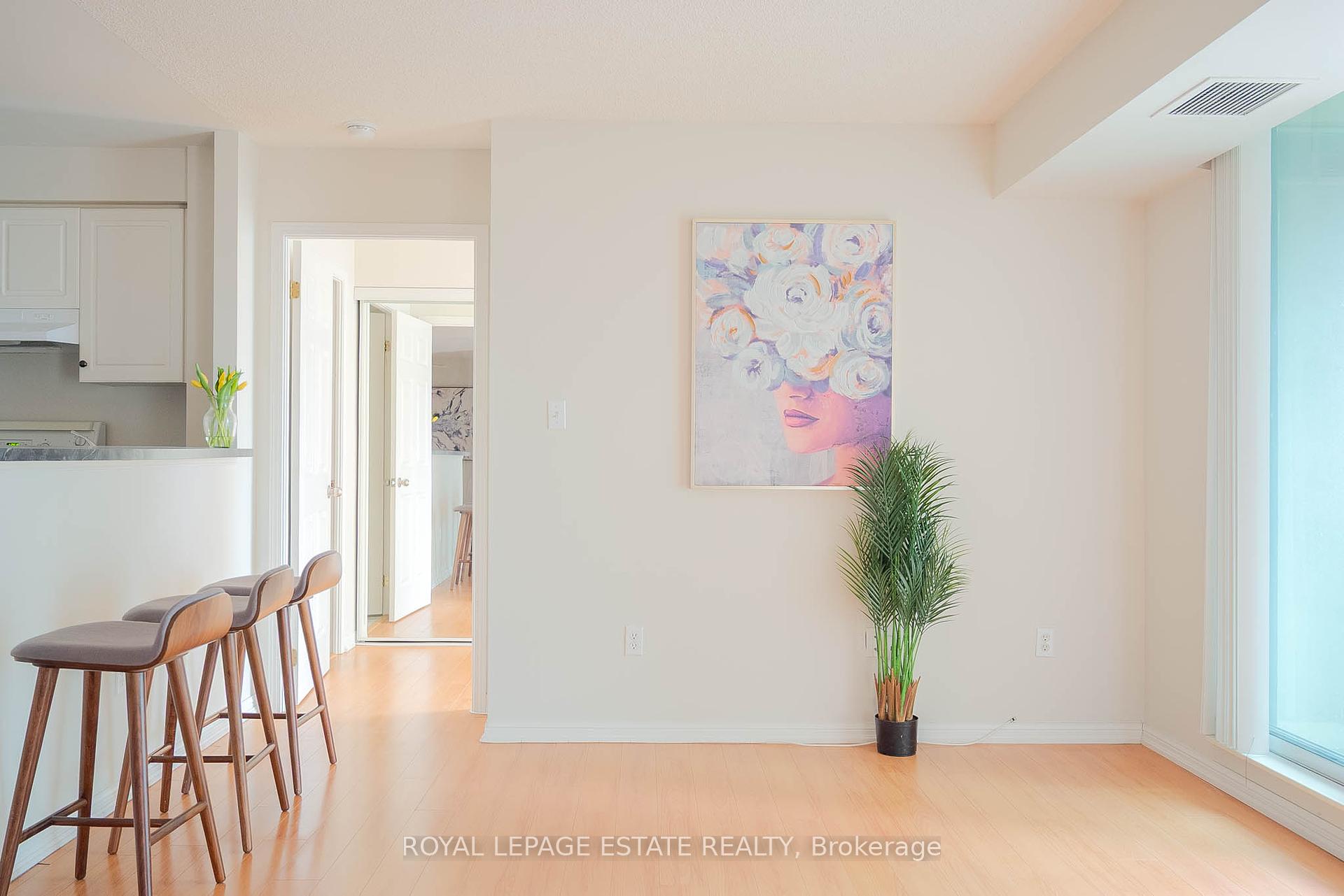 3 Bedrooms Condo at 23 Lorraine,  Toronto For sale