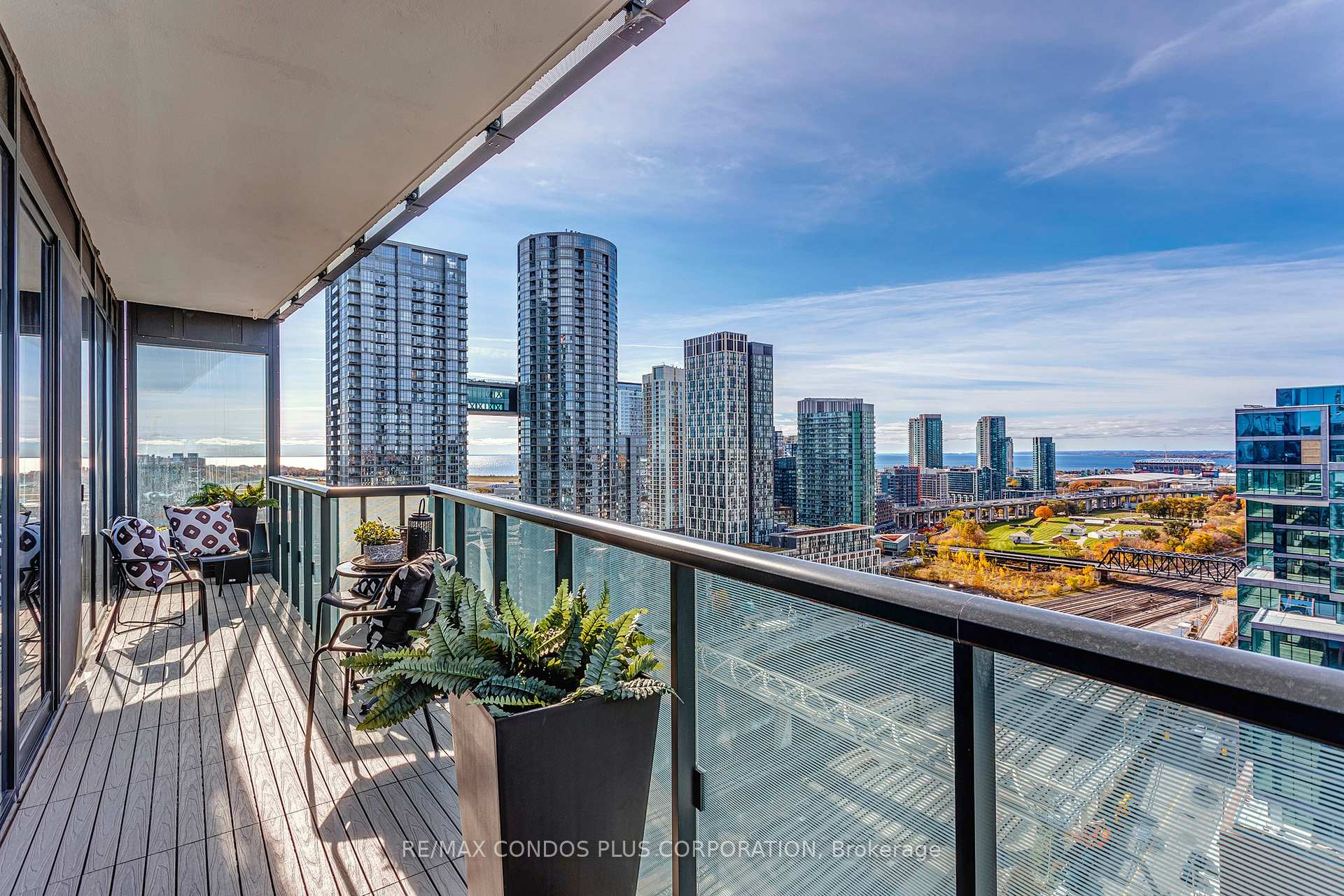 2 Bedrooms Condo at 480 Front, Toronto For sale