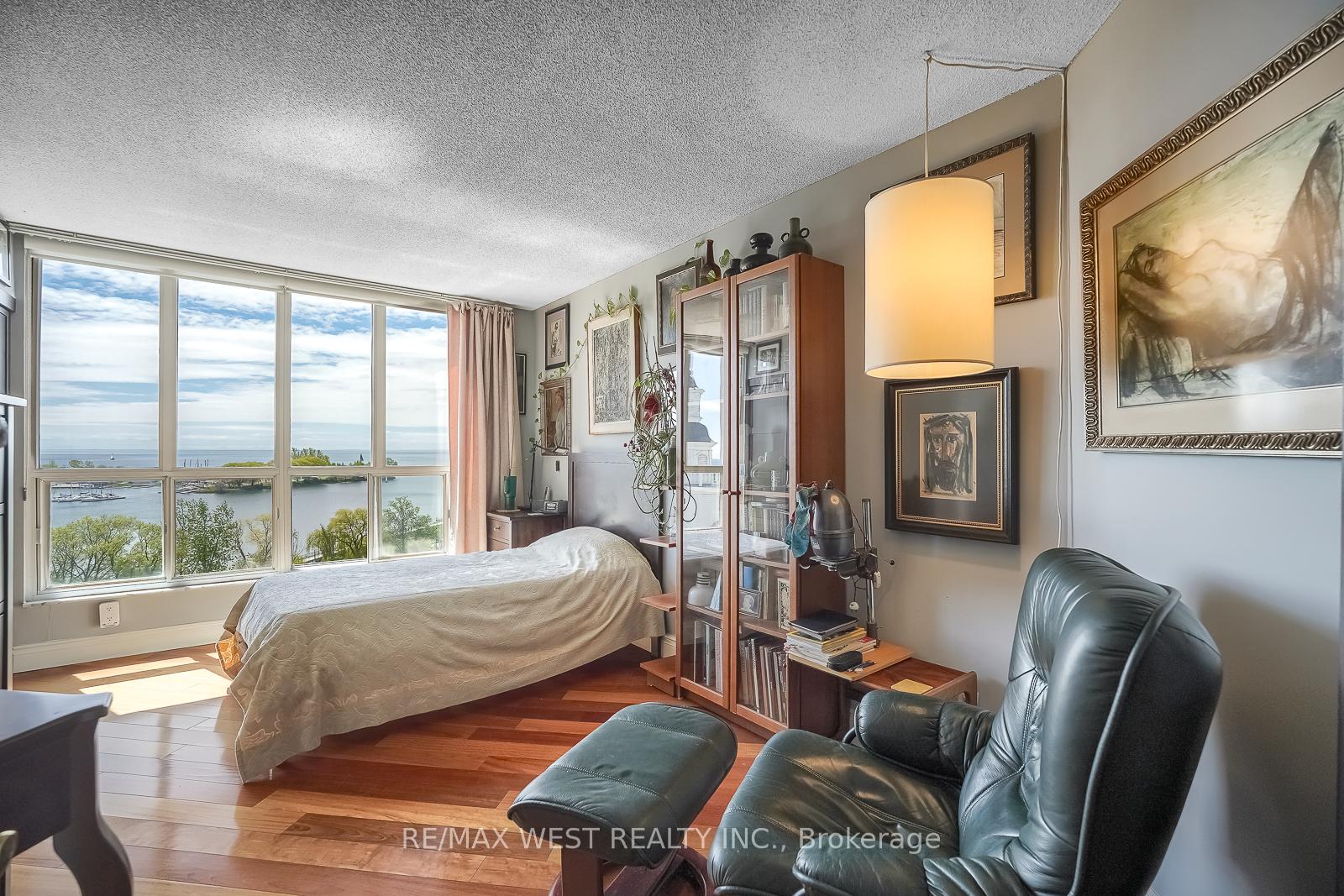 3 Bedrooms Condo at 2285 Lake Shore, Toronto For sale