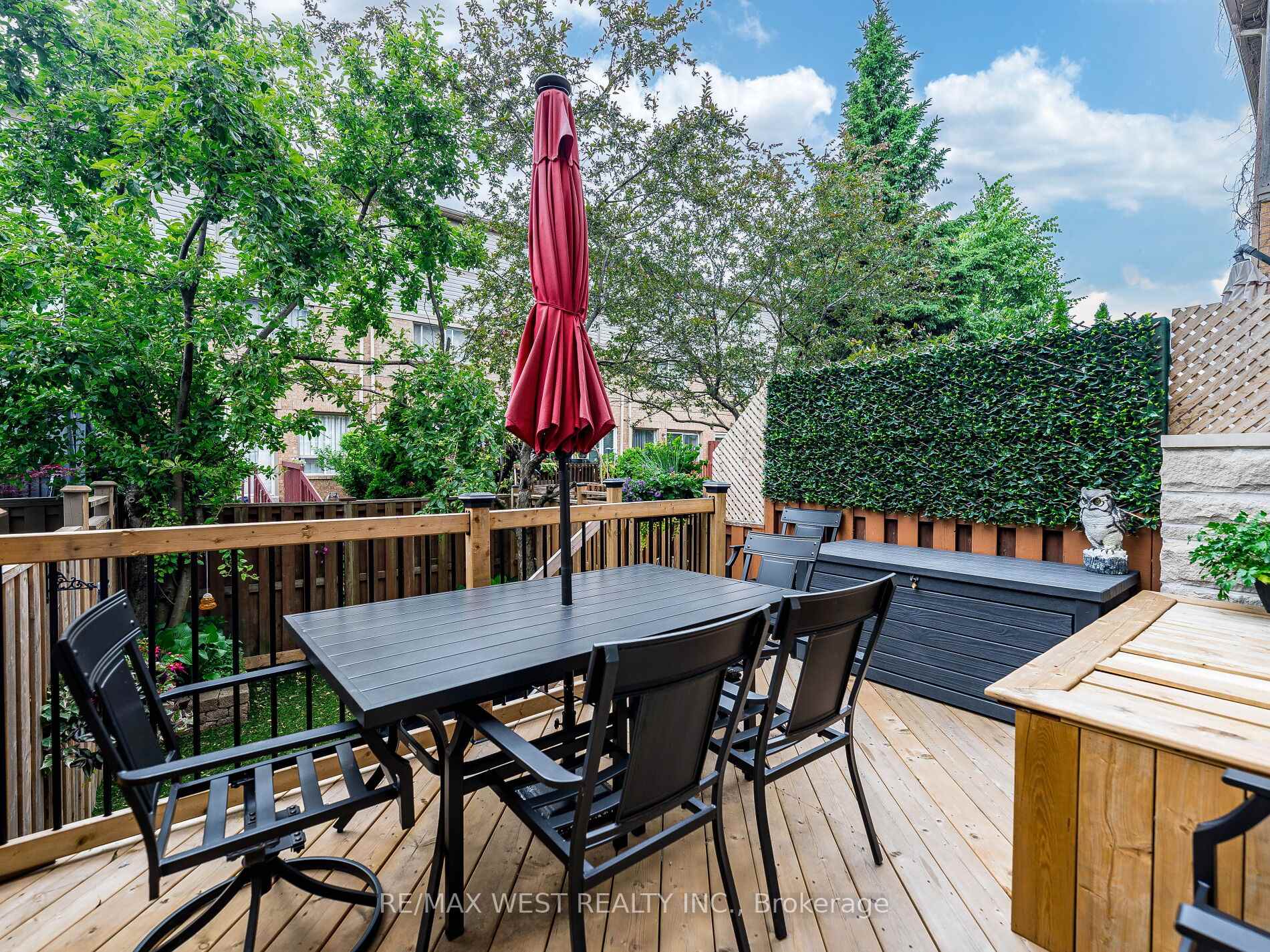 4 Bedrooms Condo at 1168 Arena, Mississauga For sale