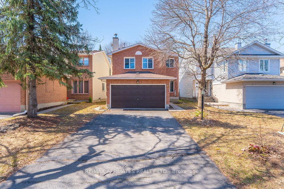 33 Inverary Drive