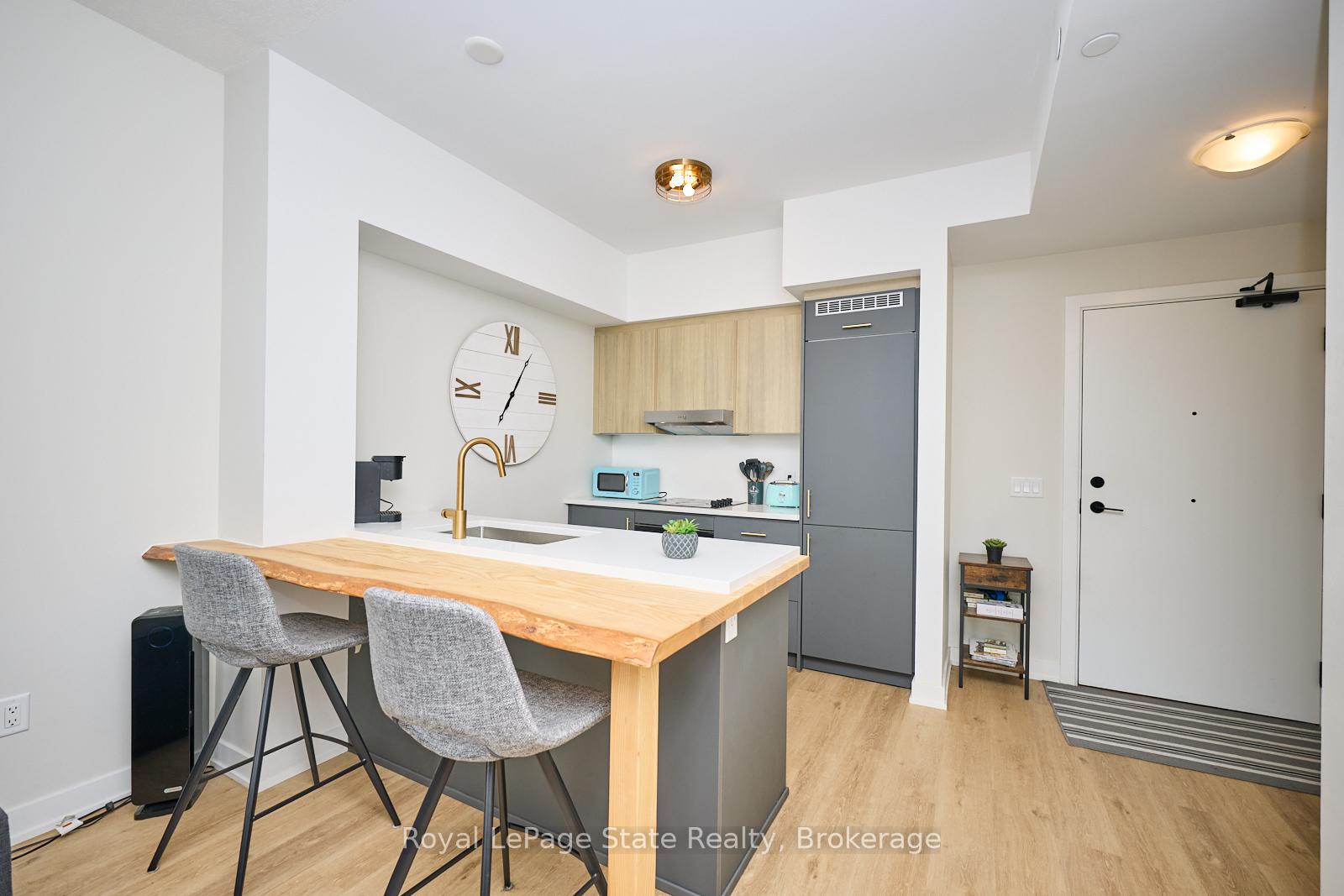 1 Bedroom Condo at 600 North Service, Hamilton For sale