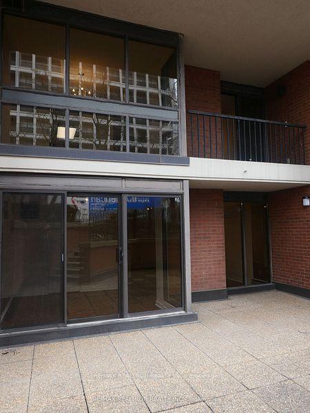 2 Bedrooms Condo at 349 St Clair, Toronto For sale