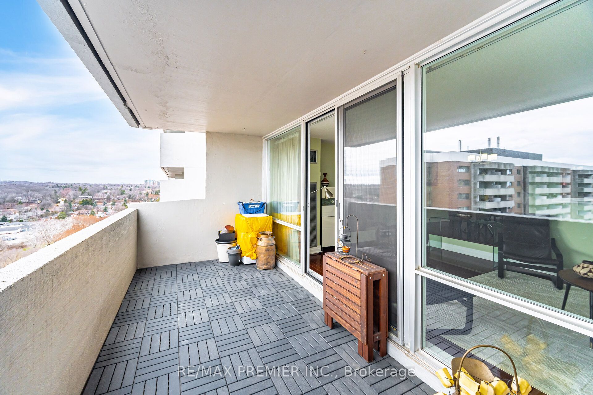 #1905 - 270 Scarlett Road, Toronto, ON M6N 4X7