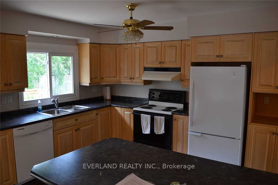 12 Eileen Drive, Barrie, ON L4N 4L6