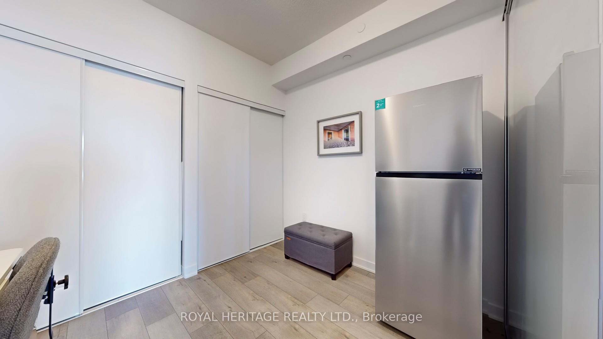 2 Bedrooms Condo at 10 Honeycrisp,  Vaughan For sale