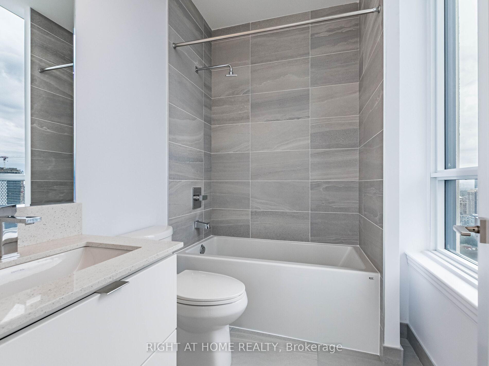 2 Bedrooms Condo at 30 Elm,  Mississauga For sale