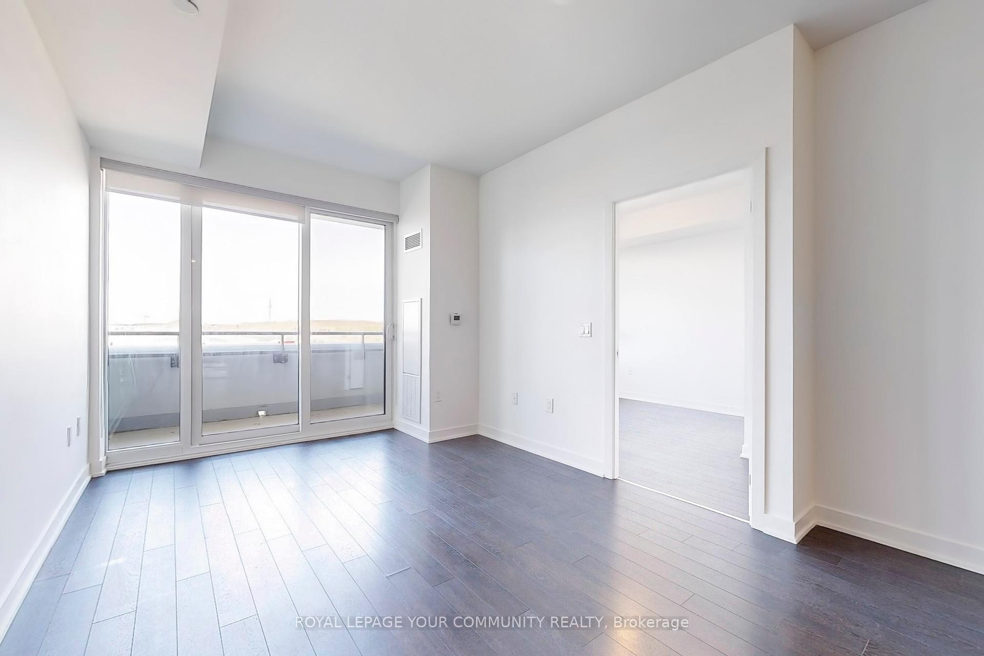2 Bedrooms Co-op at 100 Eagle Rock, Vaughan For sale