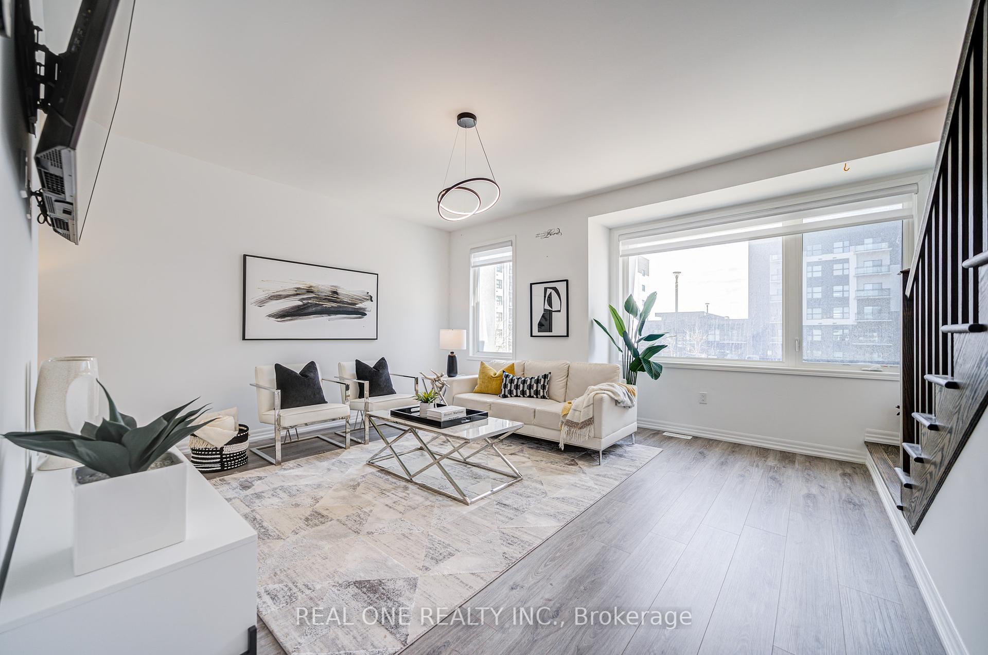 4 Bedrooms Condo at 91 Grovewood Common, Oakville For sale