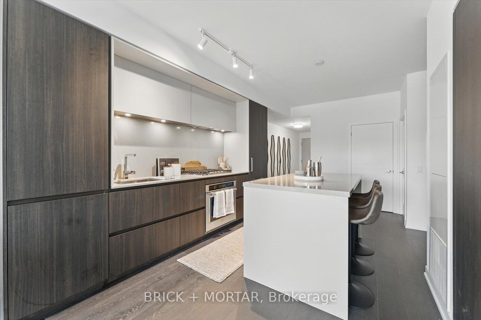 2 Bedrooms Condo at 1 Hillsdale, Toronto For sale
