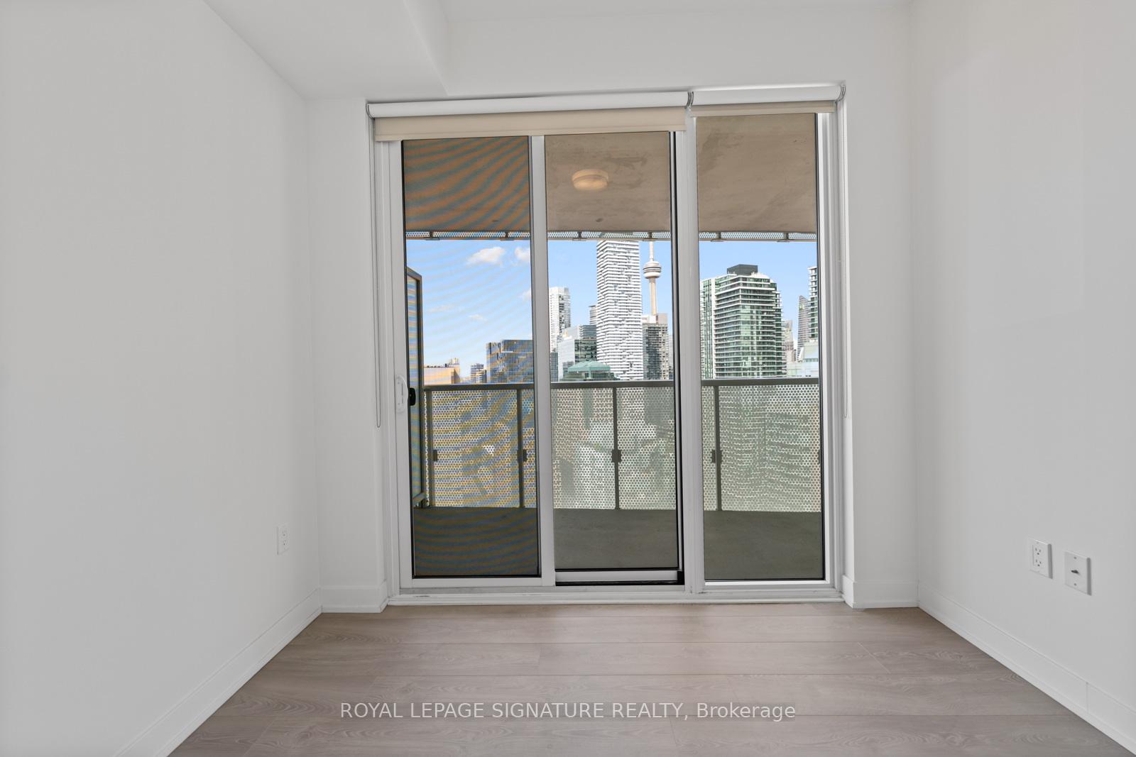 3 Bedrooms Condo at 15 Queens, Toronto For sale