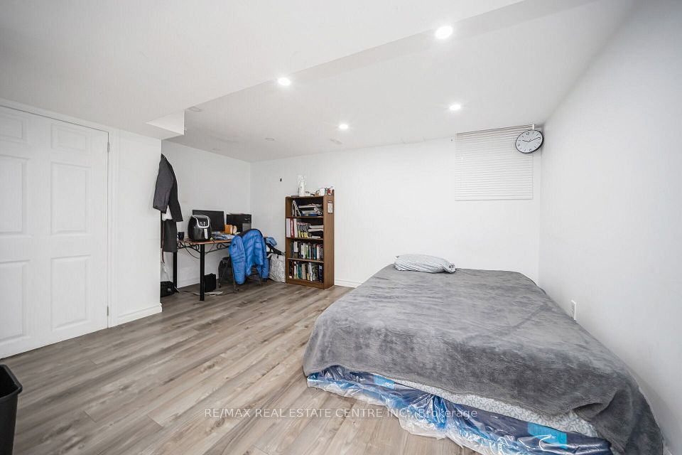 https://trreb-image.ampre.ca/eUR3sv5WNWhEa3QmhP39ug-vfI1RnsW9rW_Knlnh0C8/rs:fit:960:960/wm:.5:so:0:50:.4/wmsh:10/wmt:PHNwYW4gZm9yZWdyb3VuZD0nd2hpdGUnIGZvbnQ9JzY4Jz5SRS9NQVggUkVBTCBFU1RBVEUgQ0VOVFJFIElOQy4sIEJyb2tlcmFnZTwvc3Bhbj4/L3RycmViL2xpc3RpbmdzLzQxLzI3LzU2Lzg0L3AvZDlhOThkOWYtOTBiOS00YjhkLWExNzctOWY5OTUxNWFlODk1LmpwZw.jpg