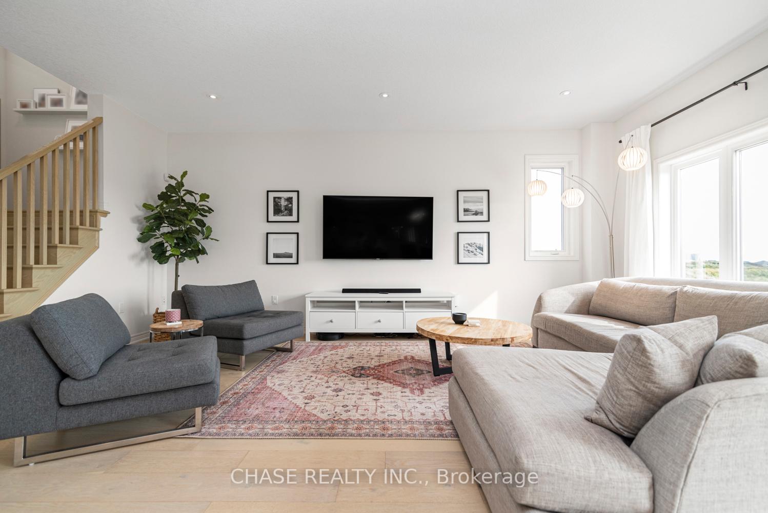 8 Bedrooms Condo at 120 Vineberg,  Hamilton For sale