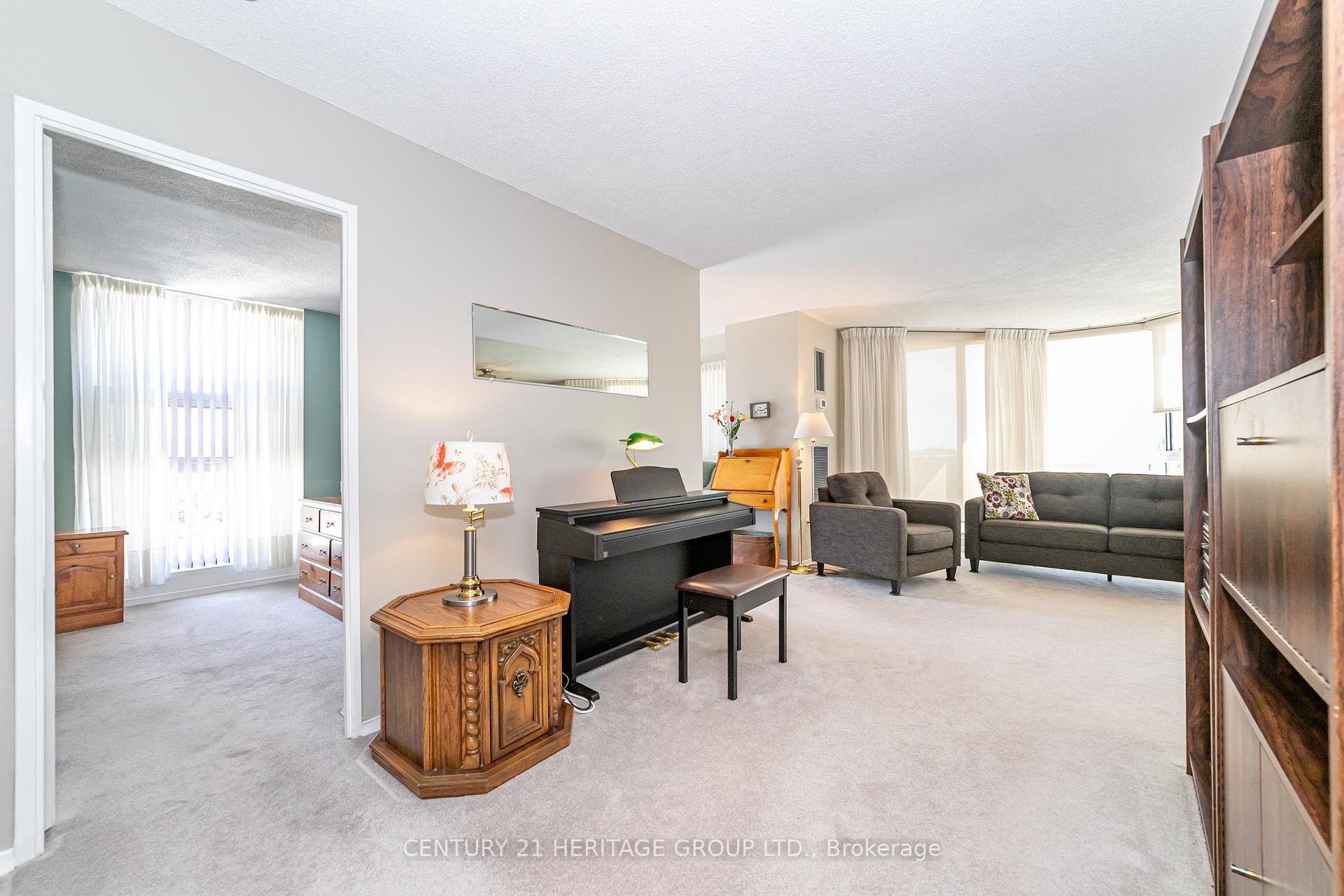 2 Bedrooms Condo at 10 Dean Park, Toronto For sale