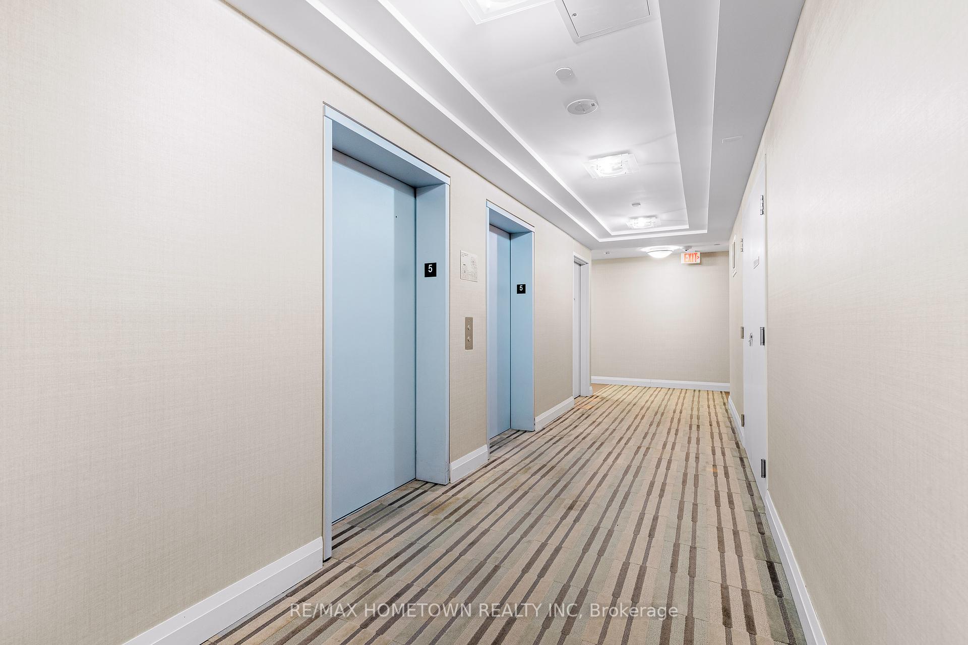 2 Bedrooms Condo at 35 Fontenay, Toronto For sale