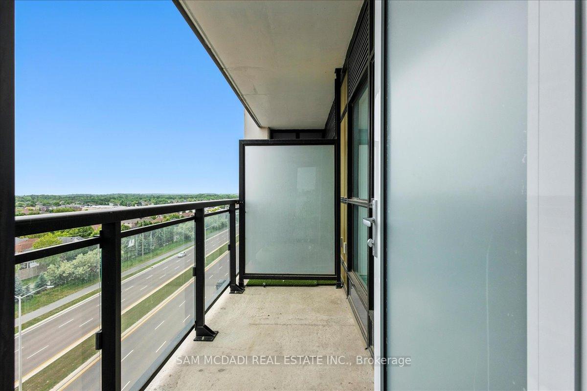 2 Bedrooms Condo at 405 Dundas, Oakville For sale