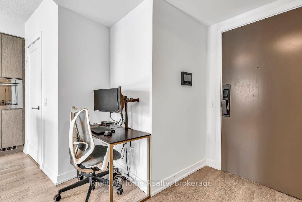 1 Bedroom Condo at 10 York,  Toronto For sale