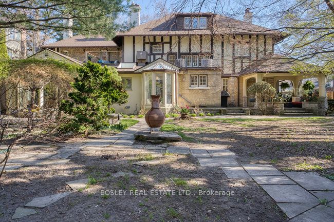 40 Castle Frank Crescent, Toronto, ON M4W 3A3