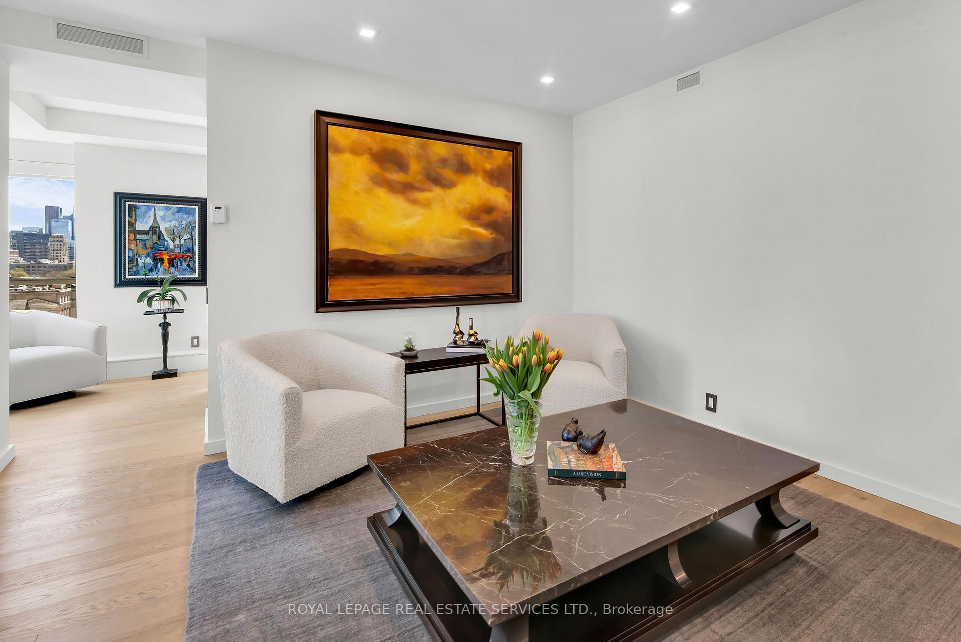2 Bedrooms Condo at 38 Avenue, Toronto For sale
