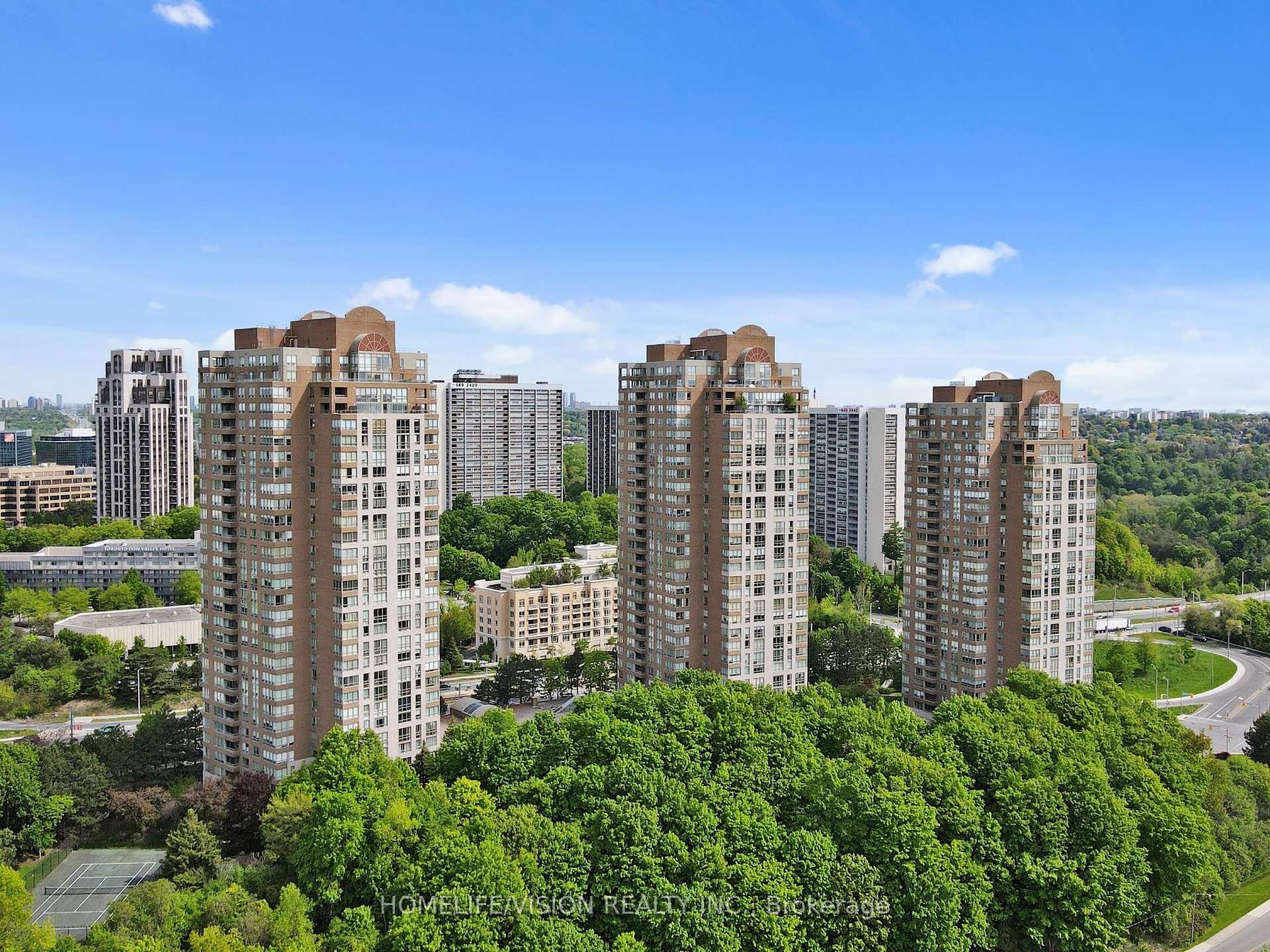 3 Bedrooms Condo at 205 Wynford, Toronto For sale
