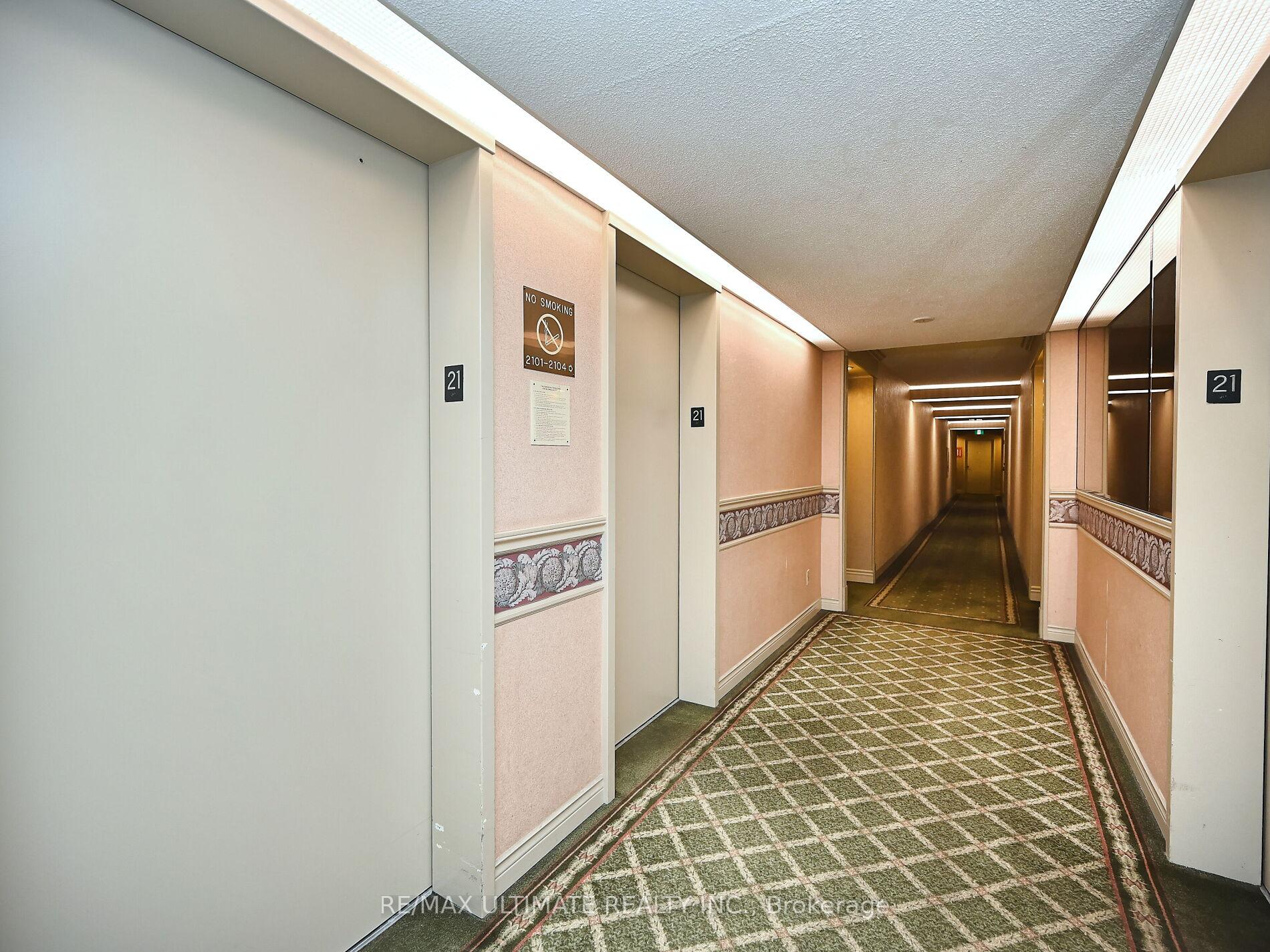 3 Bedrooms Condo at 3700 Kaneff, Mississauga For sale