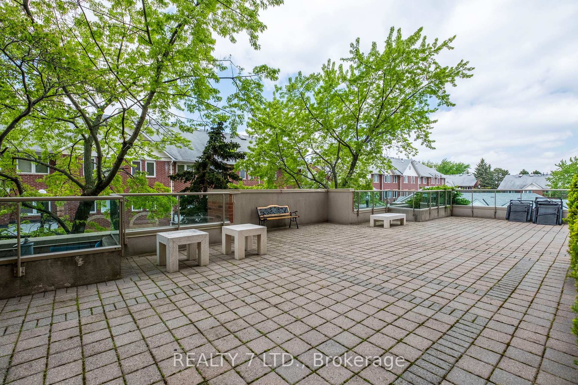 2 Bedrooms Condo at 850 Steeles, Vaughan For sale