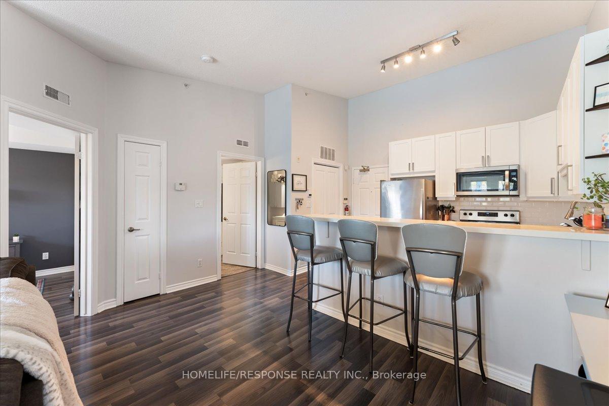 2 Bedrooms Condo at 1820 Walker’s, Burlington For sale