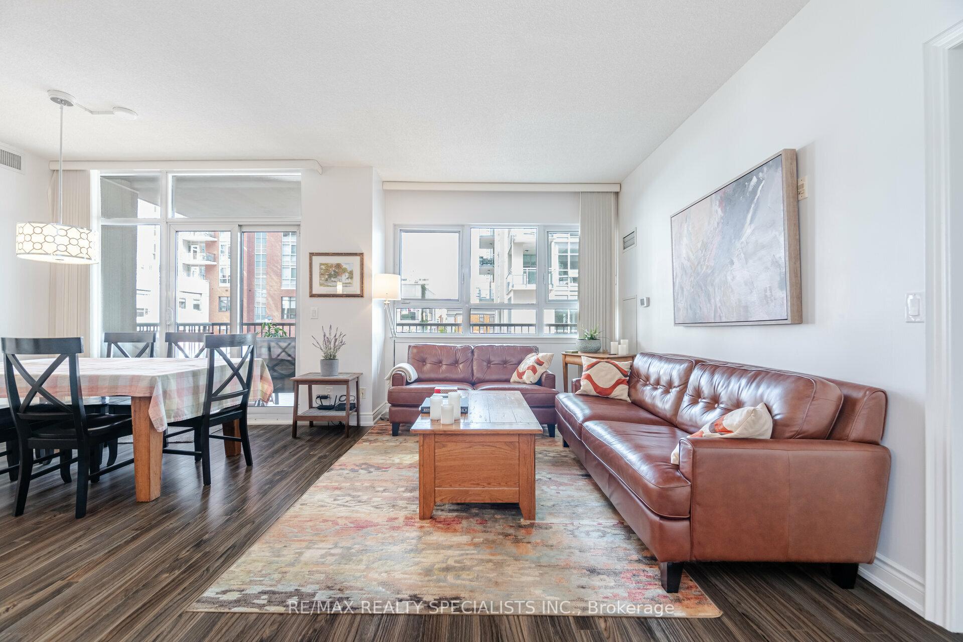3 Bedrooms Condo at 399 Elizabeth, Burlington For sale