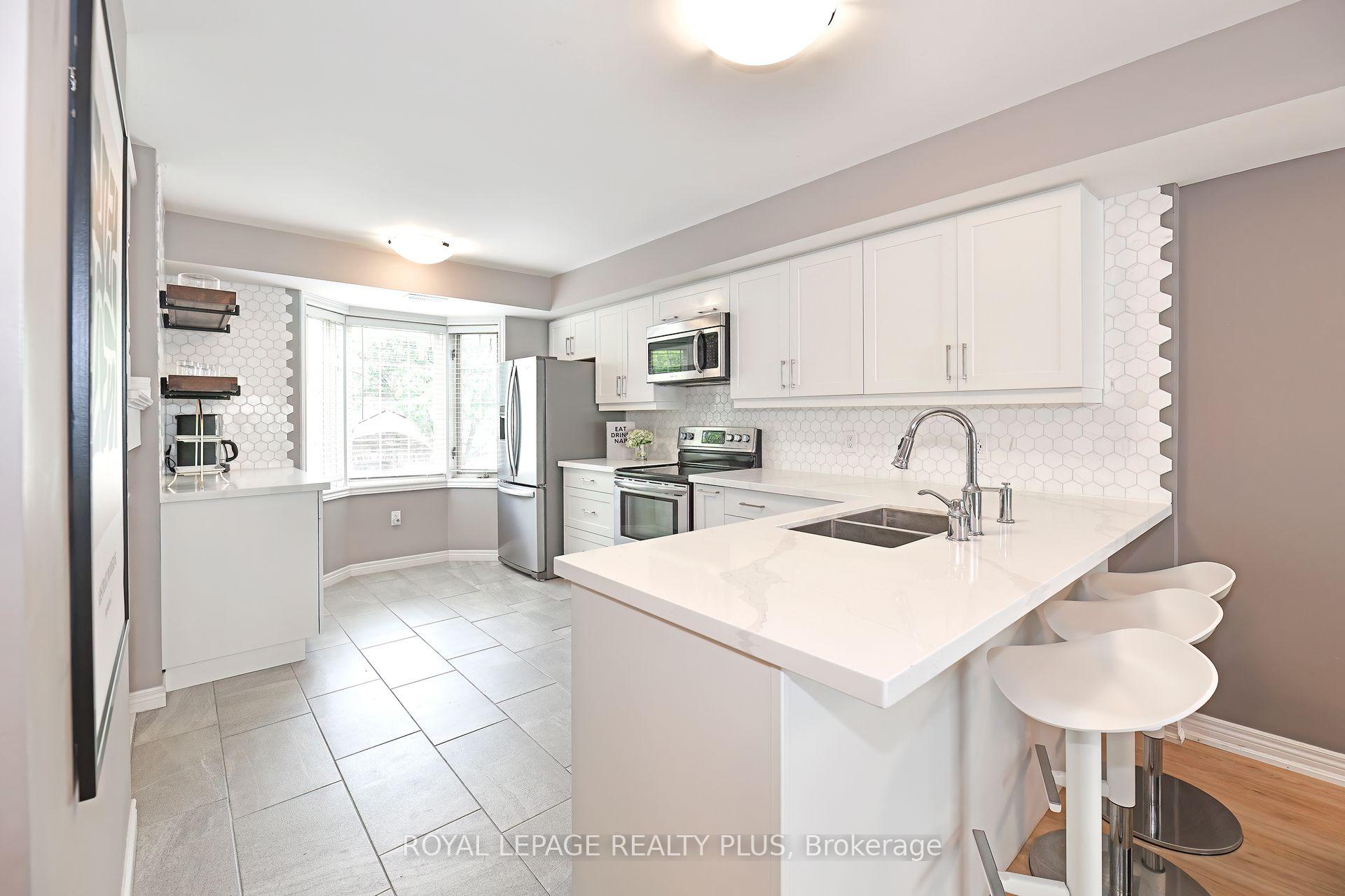 3 Bedrooms Condo at 4045 Upper Middle, Burlington For sale