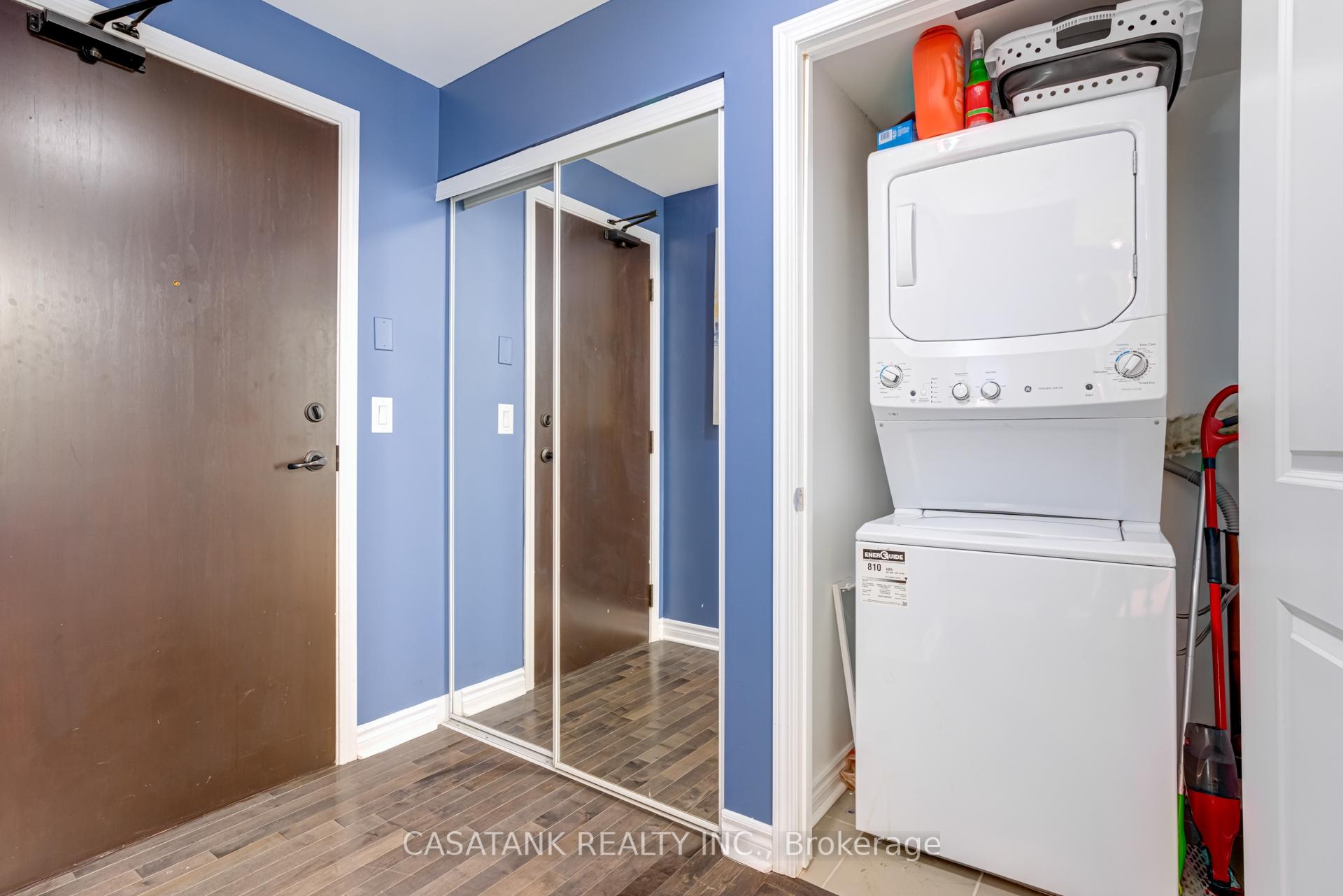3 Bedrooms Condo at 385 Prince Of Wales, Mississauga For sale