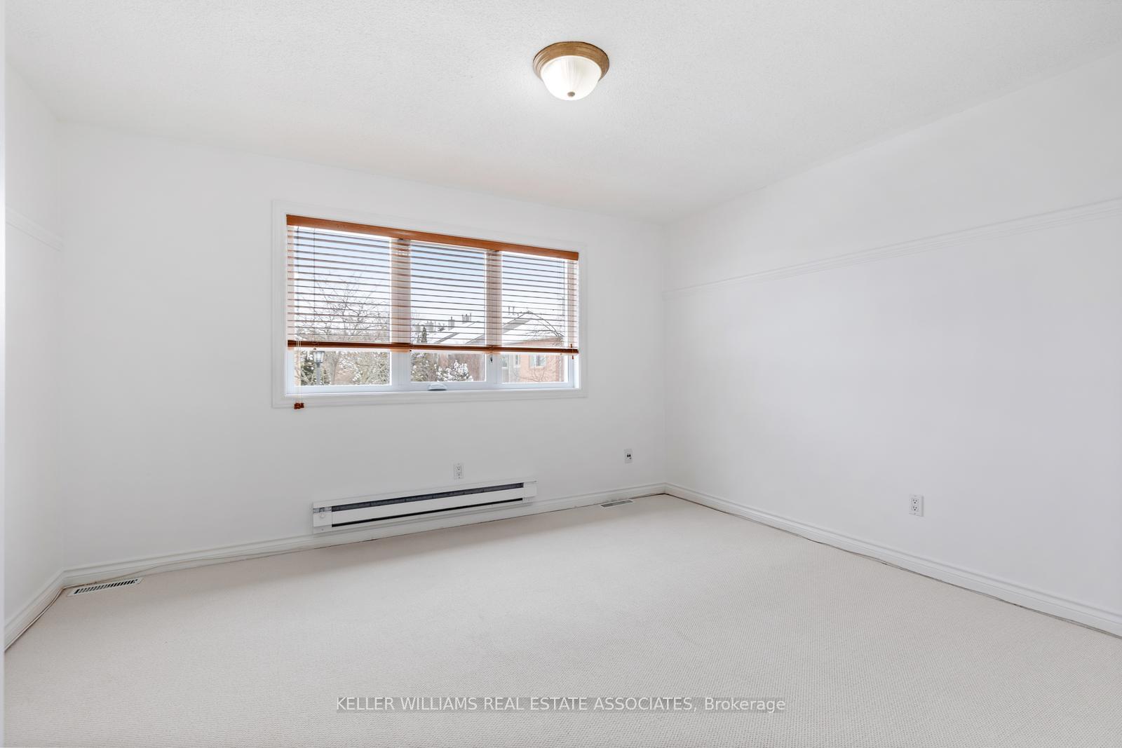 3 Bedrooms Condo at 5480 Glen Erin, Mississauga For sale