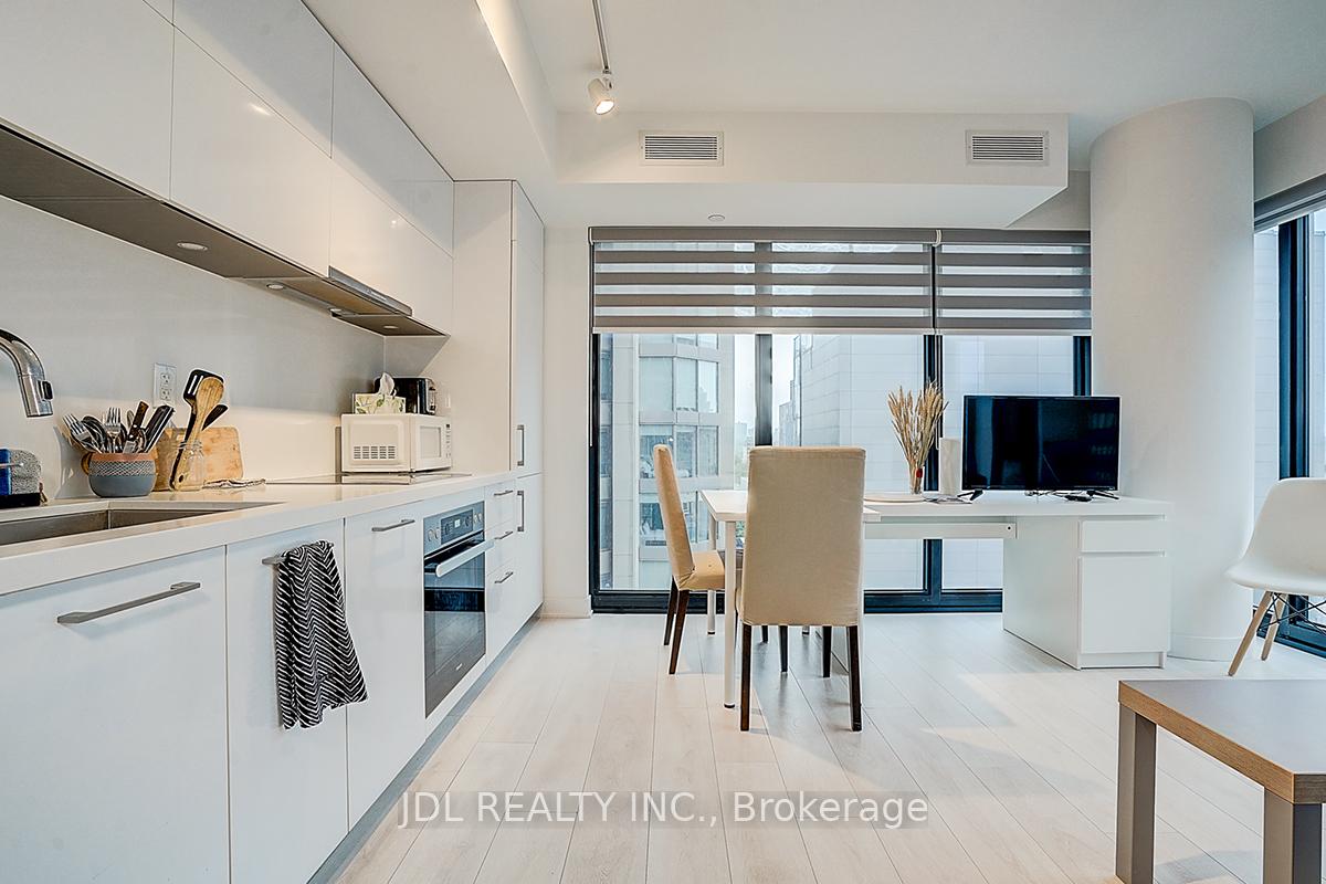 1 Bedroom Condo at 188 Cumberland, Toronto For sale