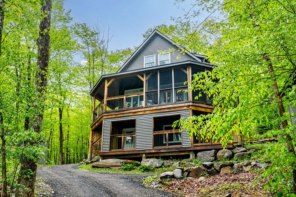1105 Long Lake
