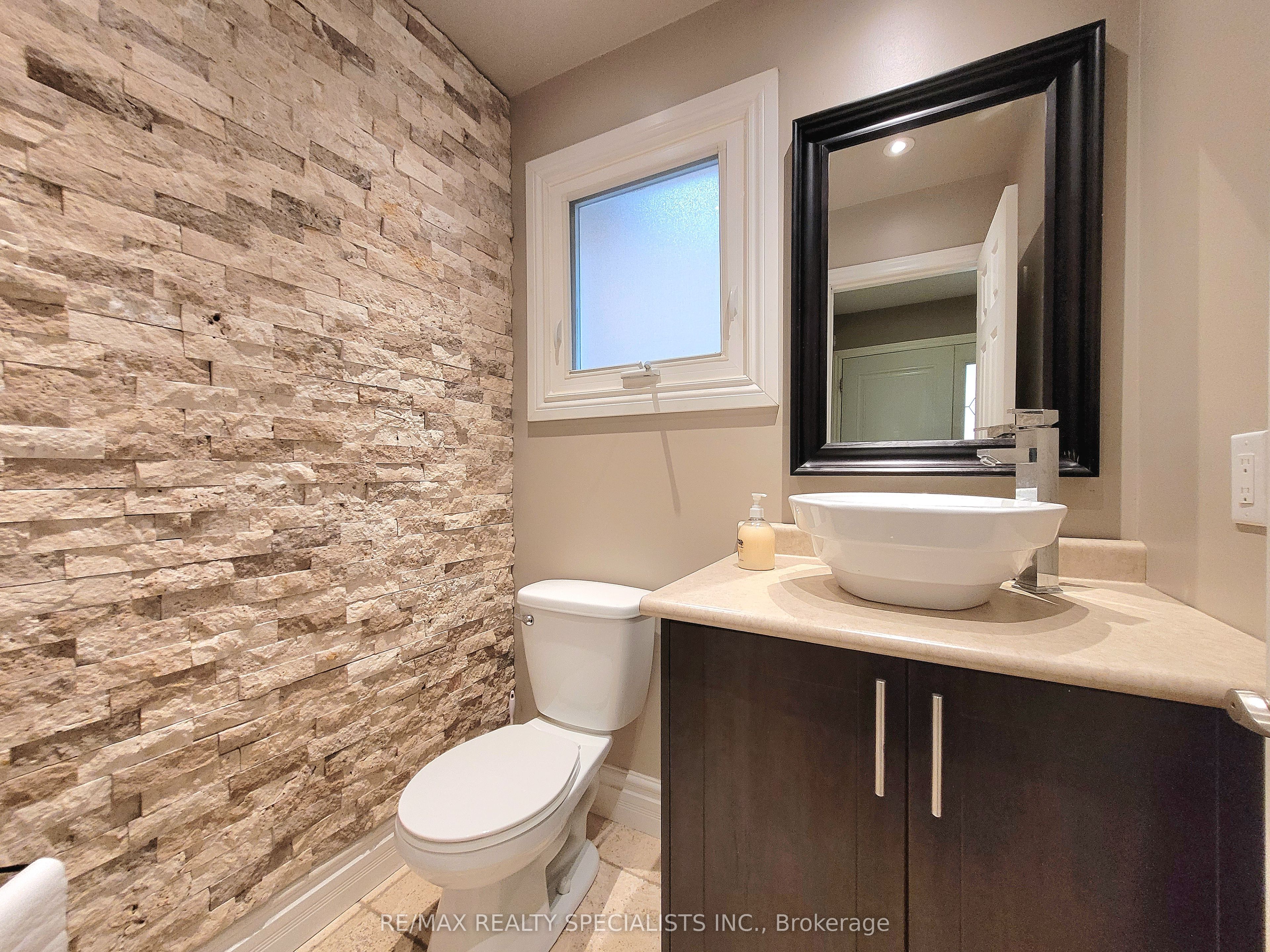 64 Willerton Close, #UPPER