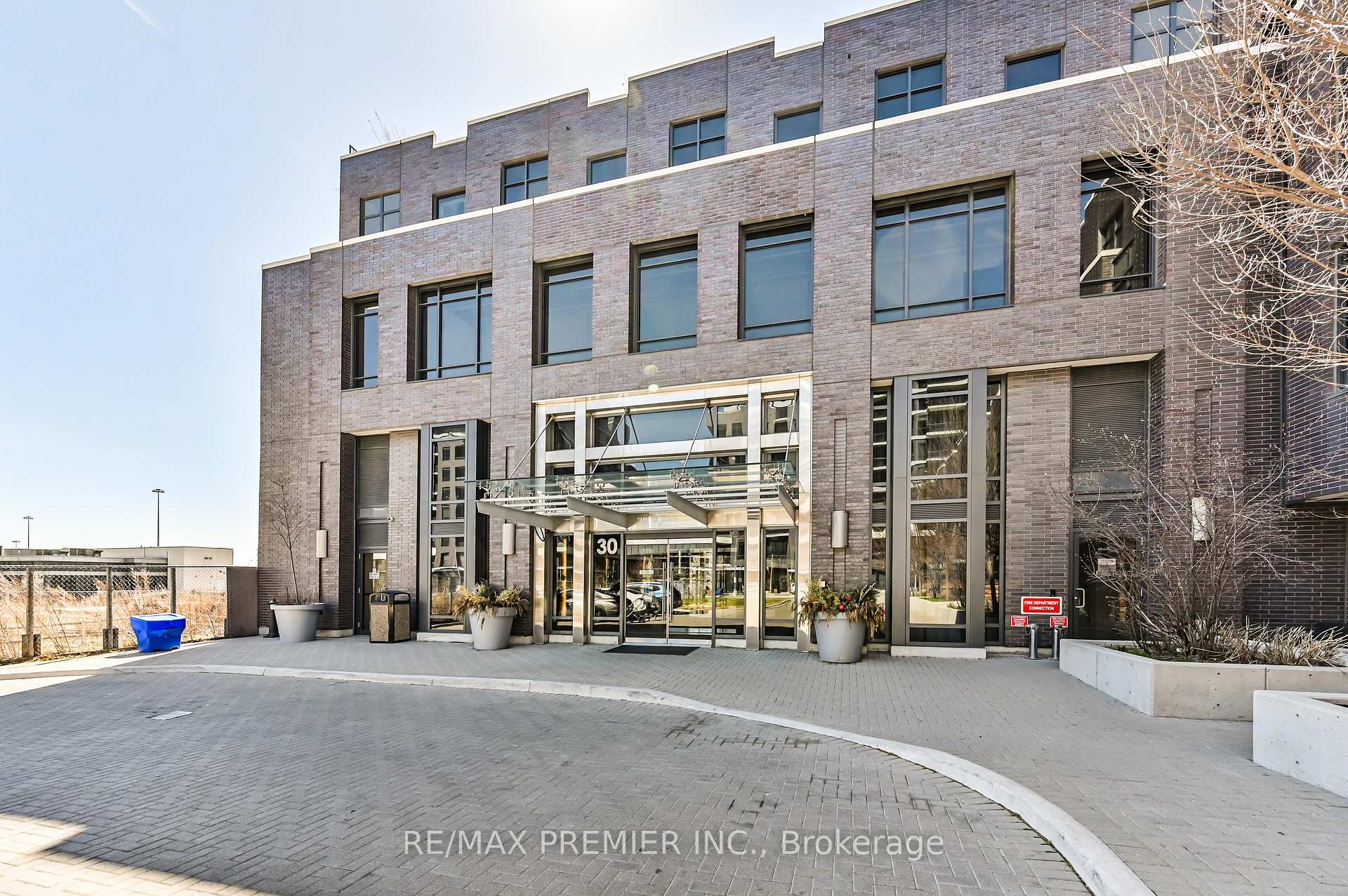 2 Bedrooms Condo at 30 Gibbs,  Toronto For sale