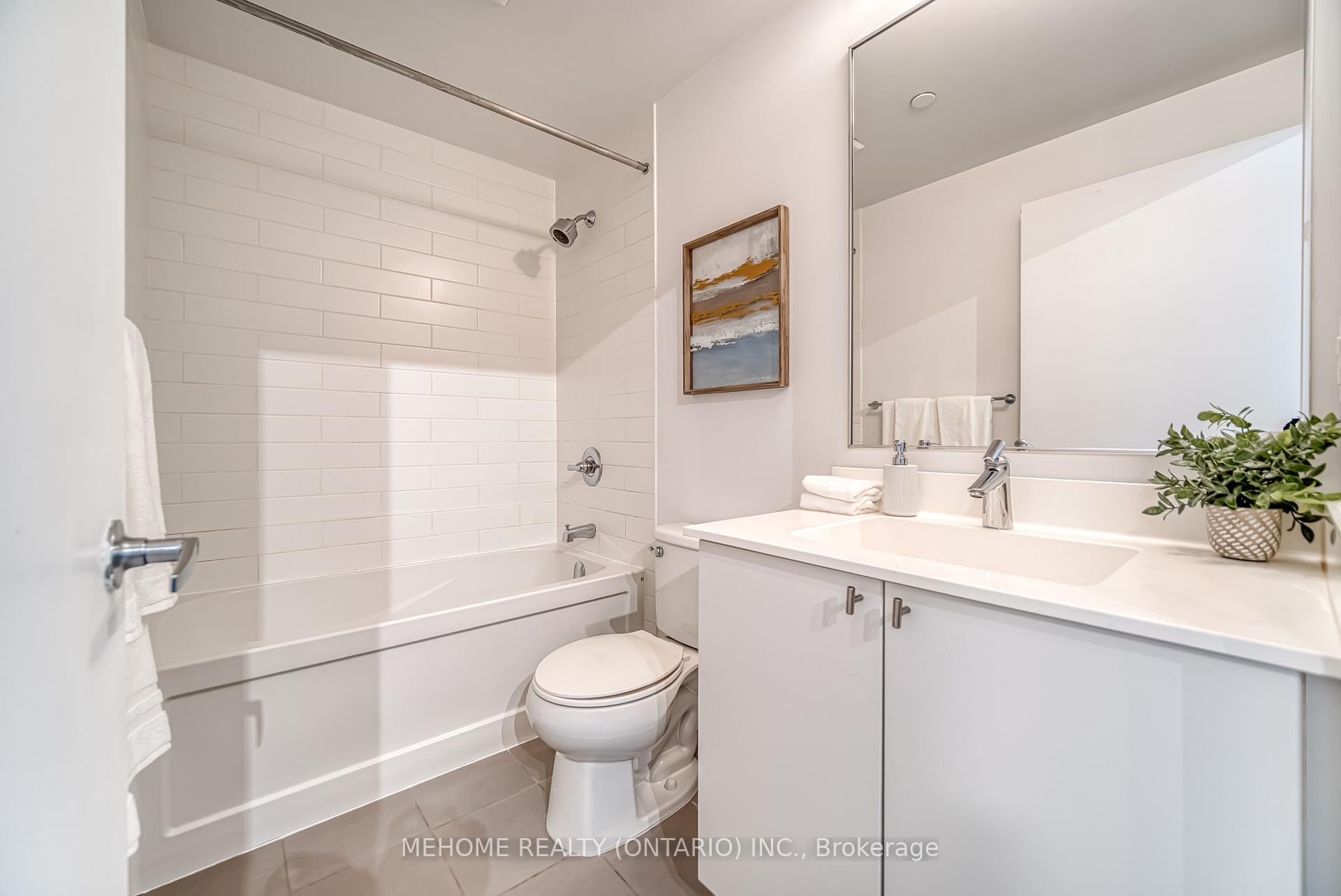 2 Bedrooms Condo at 18 Rean, Toronto For sale