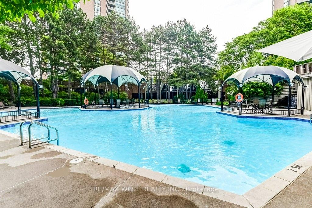 3 Bedrooms Condo at 2000 Islington, Toronto For sale