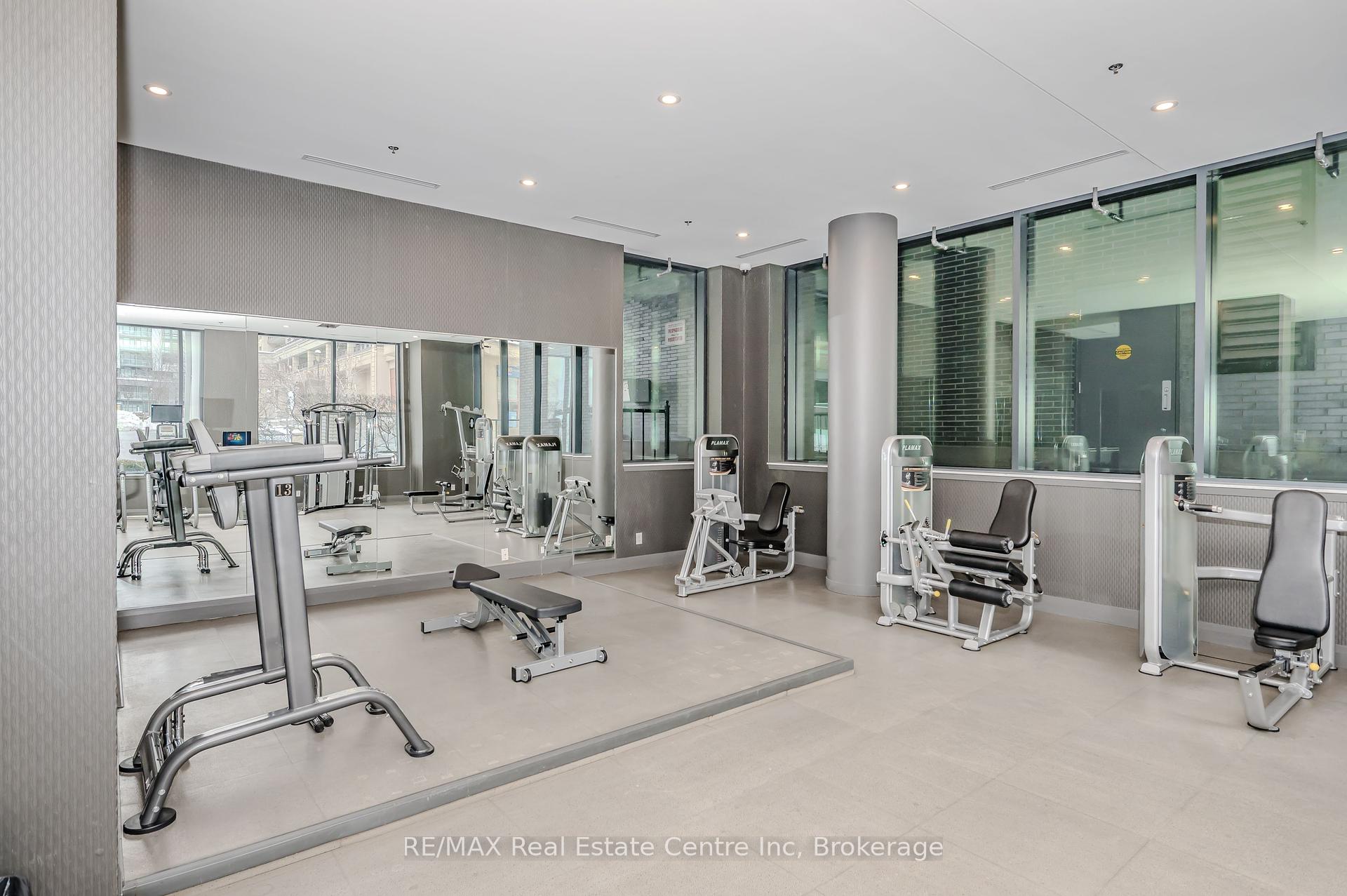 2 Bedrooms Condo at 18 Rean, Toronto For sale