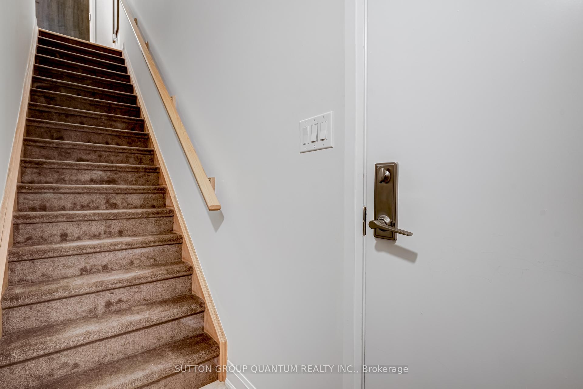 2 Bedrooms Condo at 275 Roxton, Oakville For sale