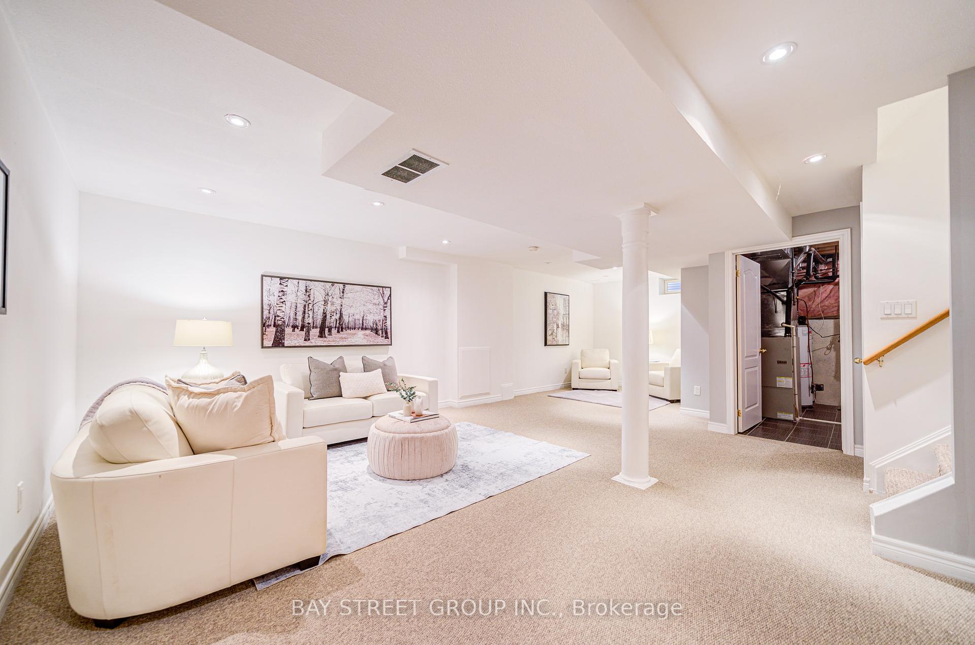 2 Bedrooms Condo at 1085 Harrogate, Hamilton For sale
