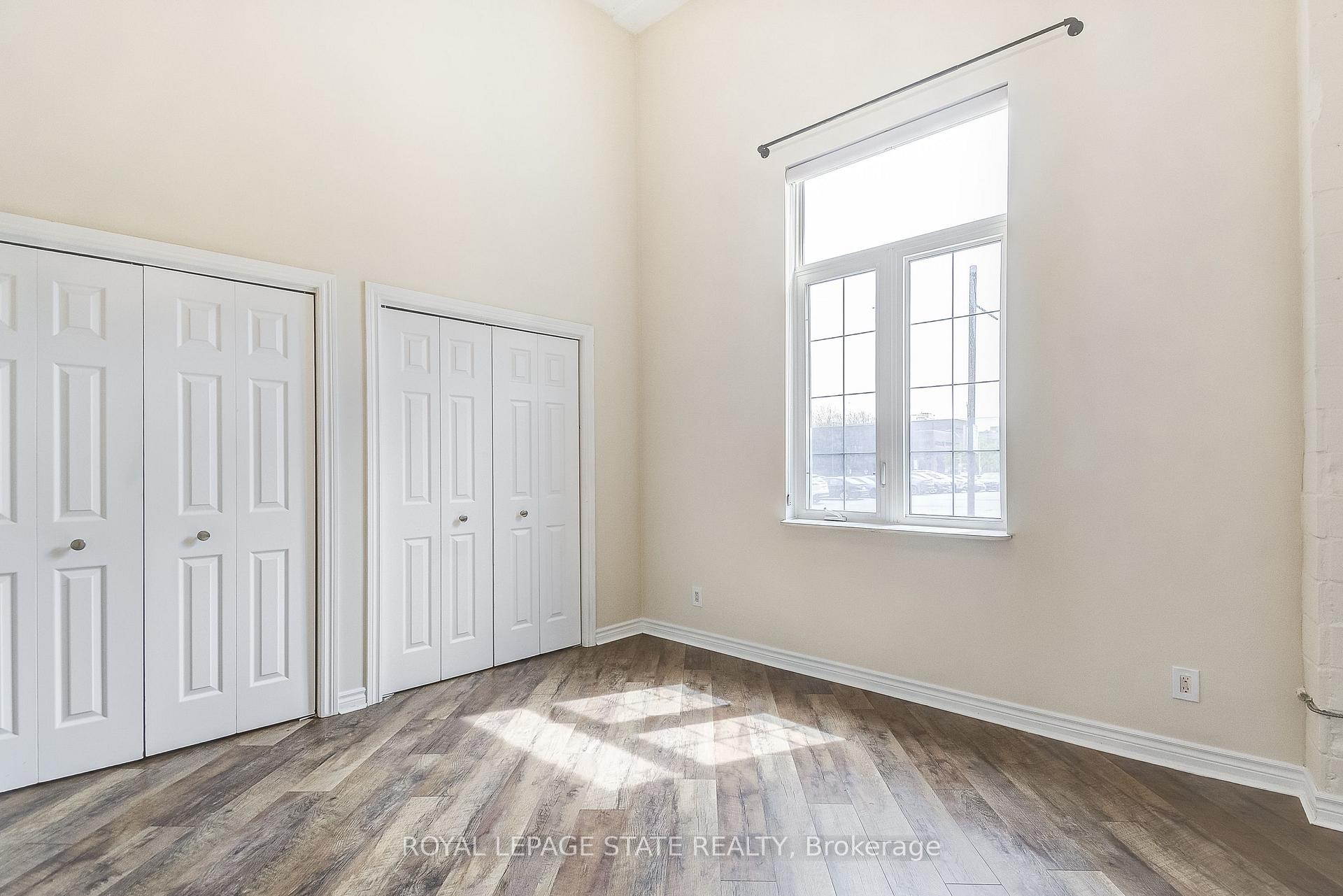 2 Bedrooms Condo at 80 King William, Hamilton For sale